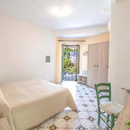 Zaro Hotel