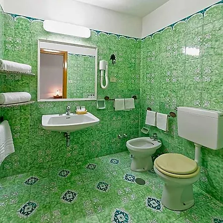Zaro Hotel 4*