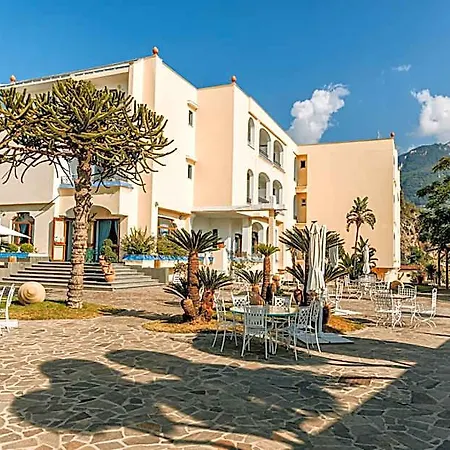 Zaro Hotell 4*