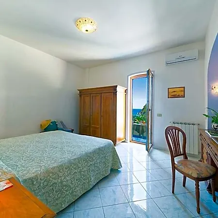 Zaro Hotell