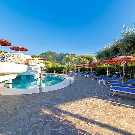 Zaro Hotell 4*