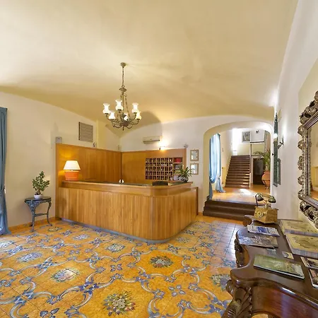 Zaro Hotel 4*