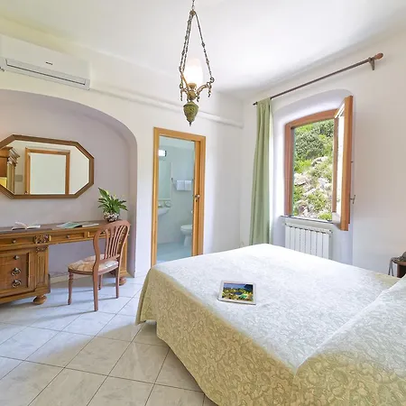 Hotell Zaro 4*