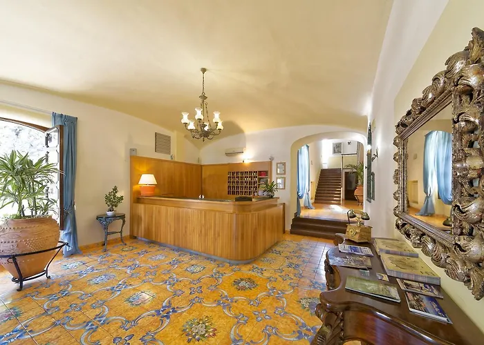 Zaro Hotel 4*